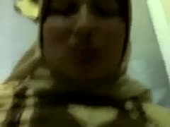 I would want to have a little missionary fuck at home with an Arab hijab mother.